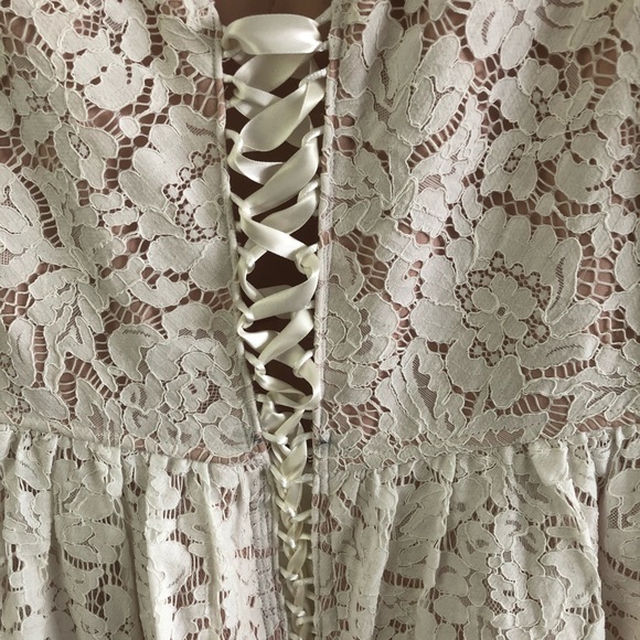 Lulu’s white lace dress - Picture 3 of 14